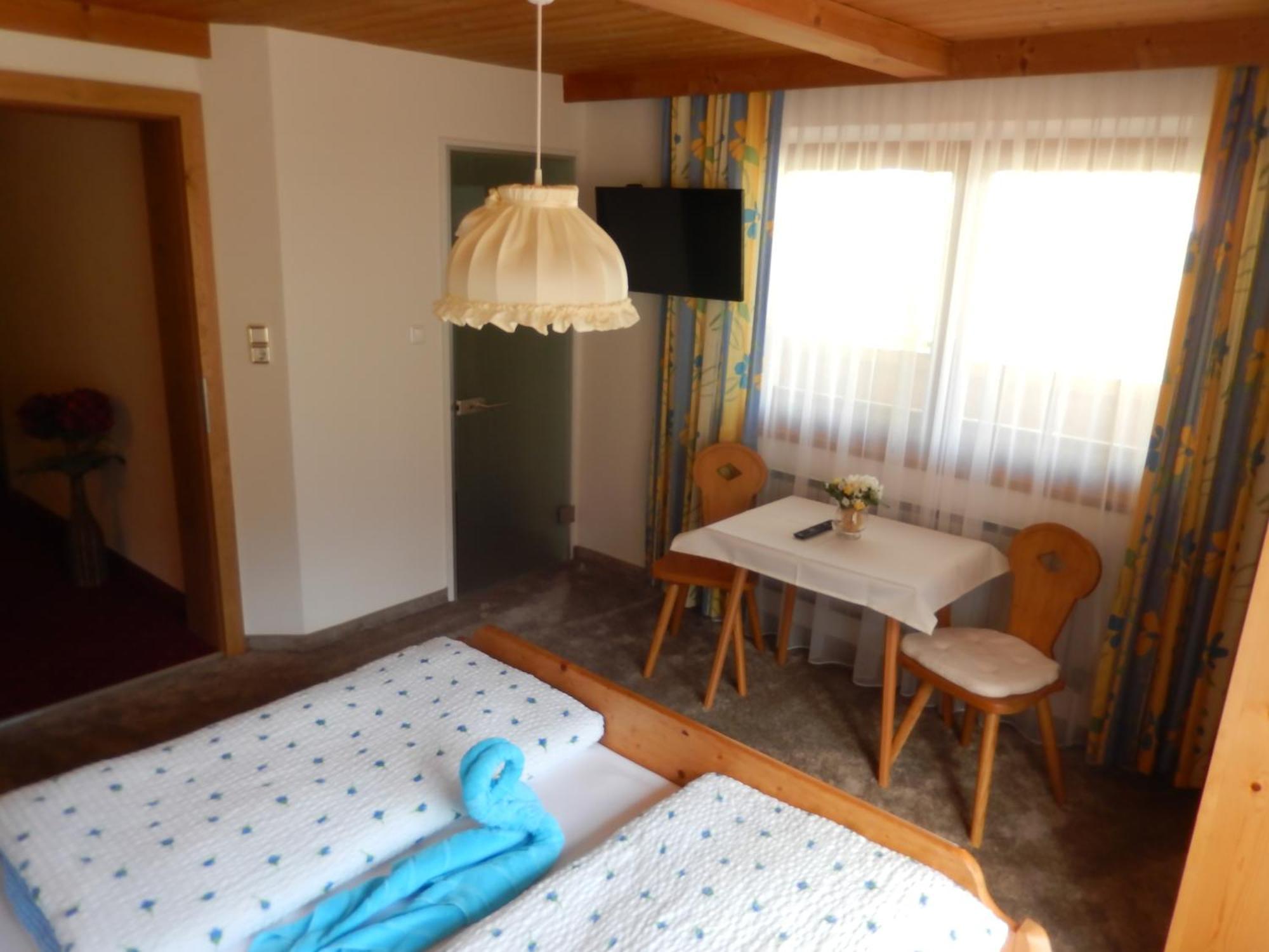 Gaestehaus Lukasser Hippach Room photo